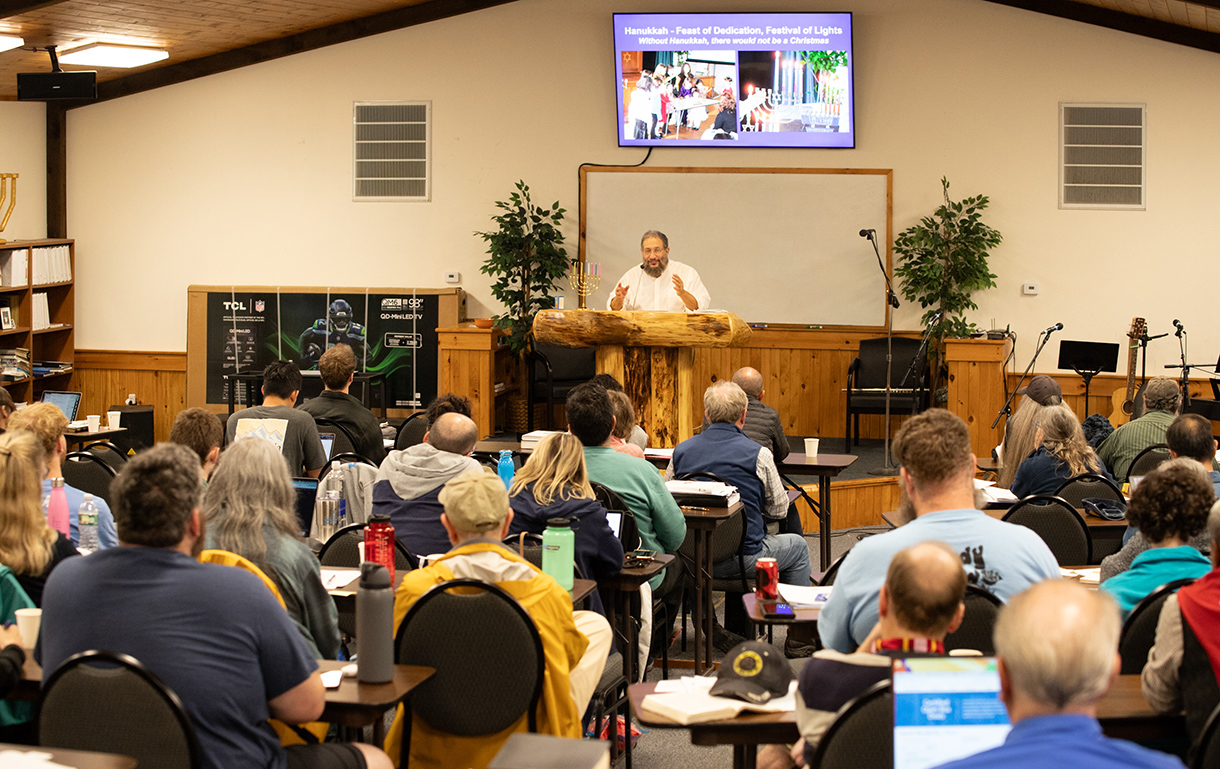 Description: C:\Ministry\WebShoshanah\images\25a-class1.jpg