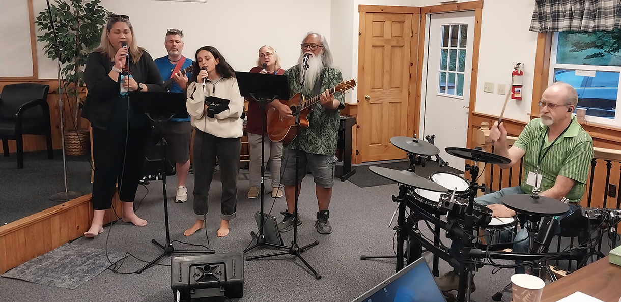 Description: C:\Ministry\WebShoshanah\images\25a-music1.jpg