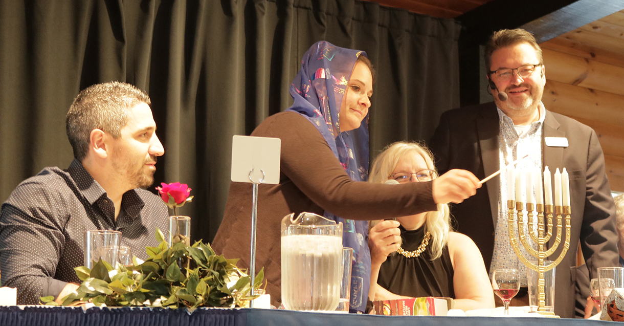 Description: C:\Ministry\WebShoshanah\images\25a-shabbat3.jpg