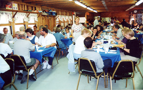 p01lunch.JPG (79582 bytes)