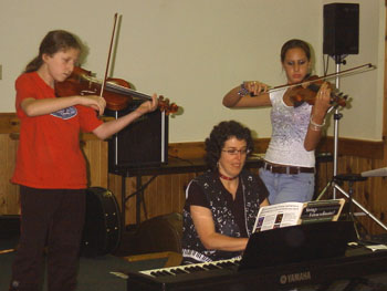 p03violin2.JPG (22711 bytes)